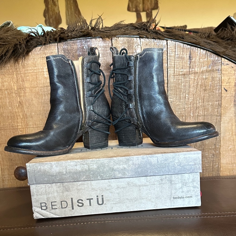 BED|STU Blaire Grafhito Rustic Lace Up Leather Boots with side zipper. - Picture 2 of 8